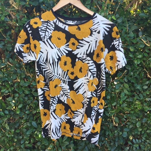 Zara Other - Zara Man Size M Black & White Floral Print Tee